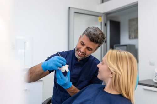 Preparation d'une couronne dentaire sur implant
