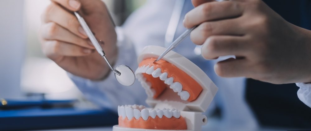 Quels sont les symptomes de l'alvéolite dentaire?